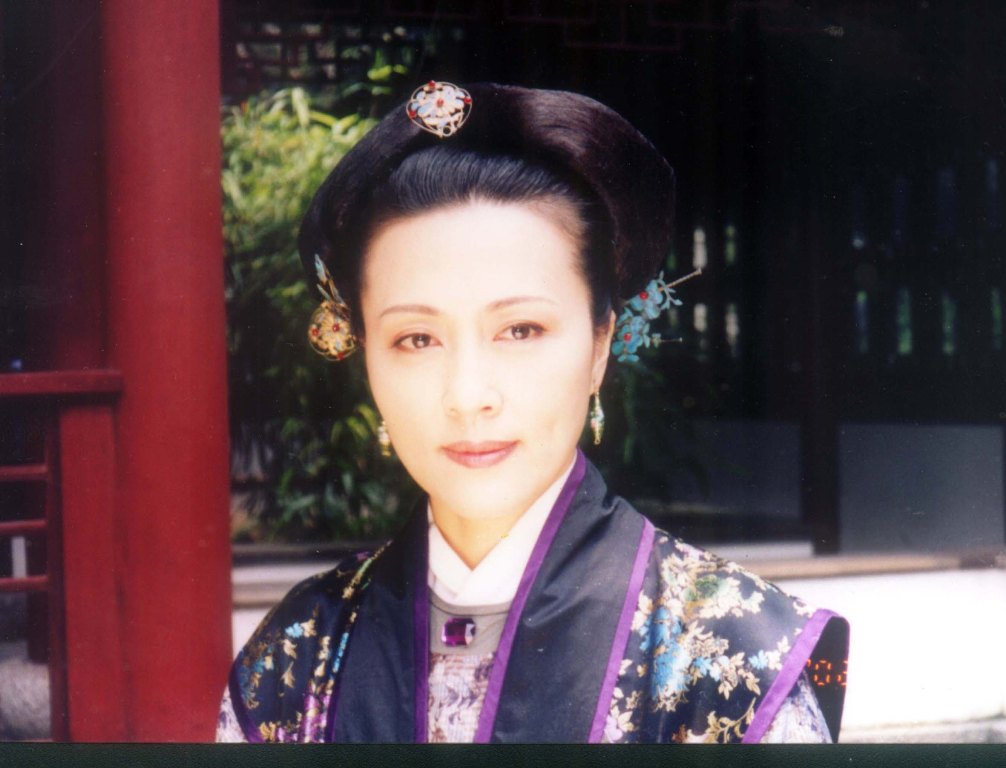 惠娟艳：电视剧《红楼丫头》中饰演王夫人.jpg